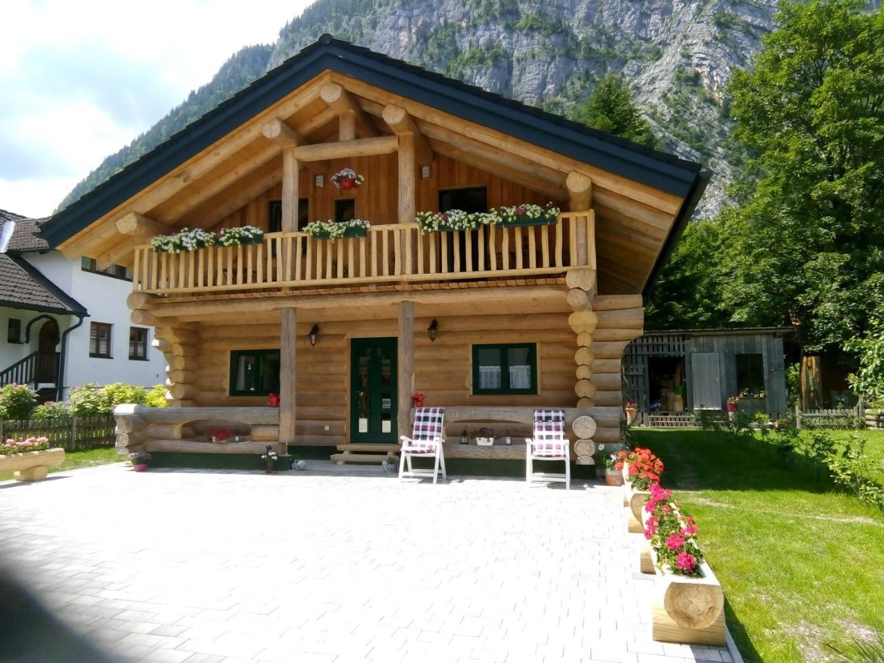C T N Loghouse — Hallstatt