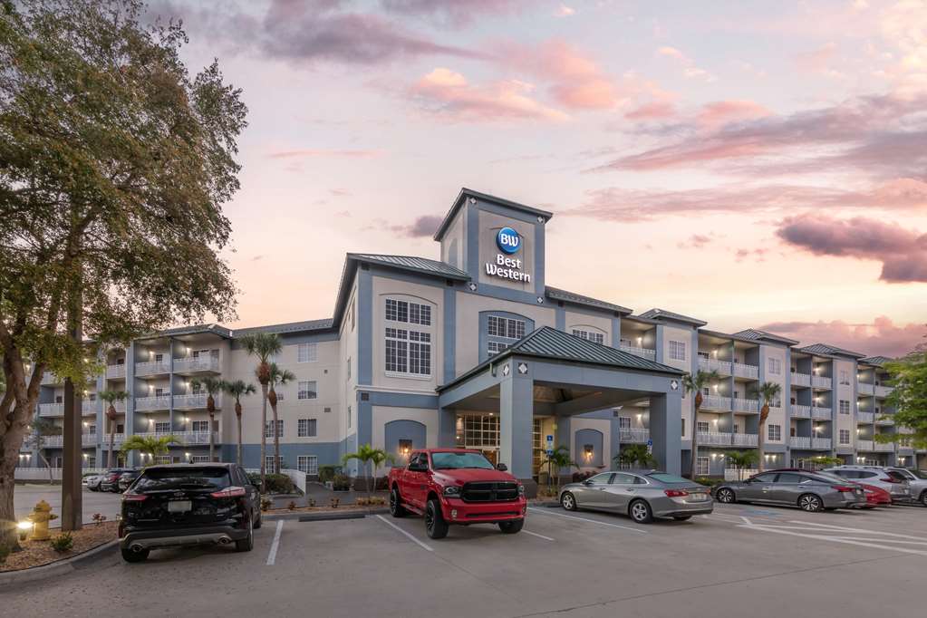 Best Western Naples Plaza Hotel - carbon neutral hotel in Naples