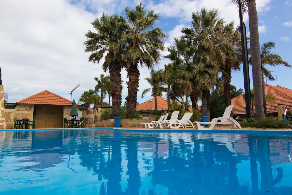Resort Loft & Spa Villa #8 - carbon neutral hotel in Mandurah