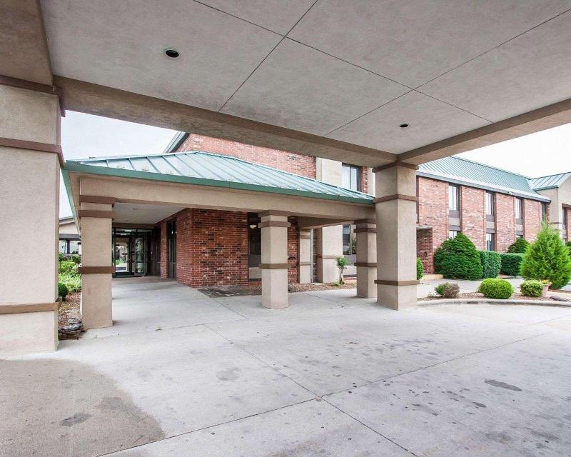 Quality Inn & Suites North - carbon neutral hotel in Springfield