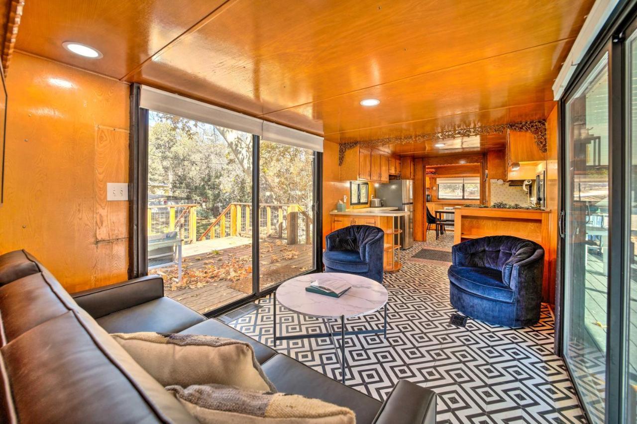 Hot Tub And Deck Waterfront Escape In Payson — Payson