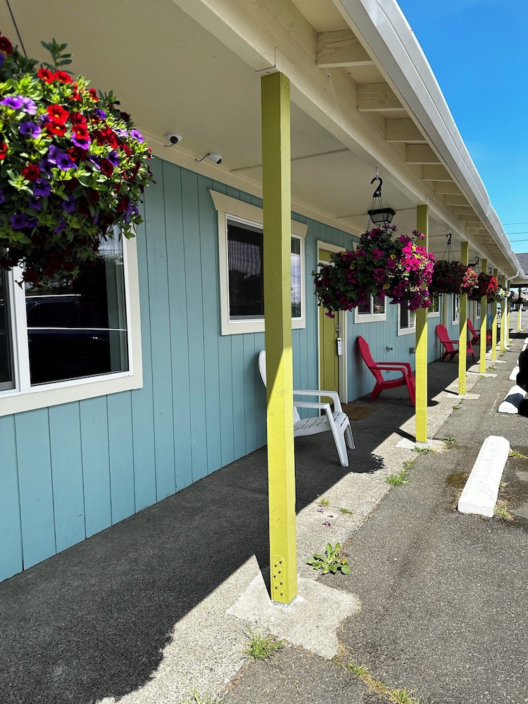 The Coastal Inn and Suites - photo 175