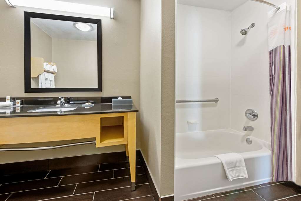 La Quinta Inn & Suites by Wyndham Leesville Ft. Polk - photo 14