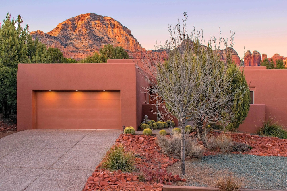 Luxury Sedona Living: Remodeled w Red Rock Views in Sedona, United States