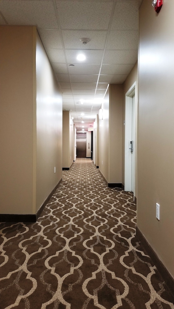 Days Inn by Wyndham Brooklyn Marine Park - photo 17