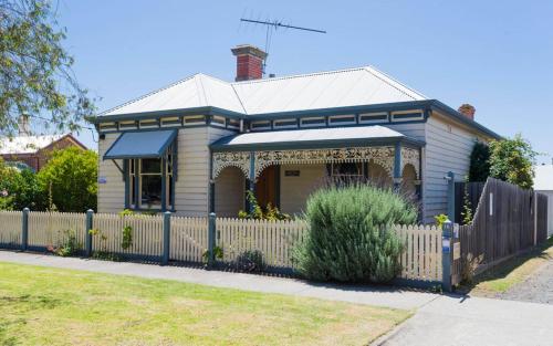 Abaleen House — 4-Star Luxury Hotel in Queenscliff, Australia