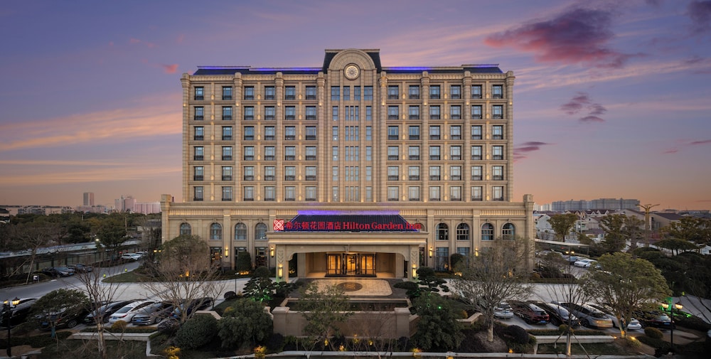 Hilton Garden Inn Shanghai High Speed East Railway Station — 4-Star Luxury Hotel in Shanghai, People's Republic of China