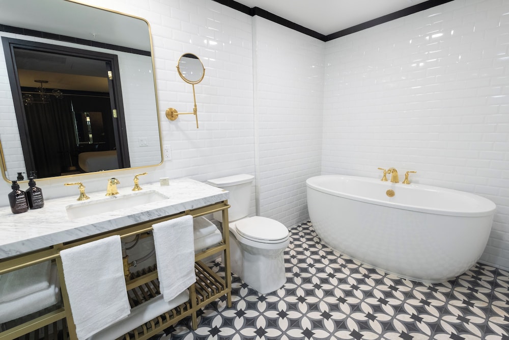 Whisky Hotel - photo 19