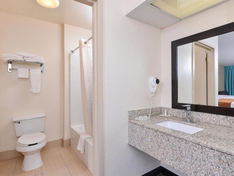 Baymont by Wyndham Acworth - photo 7