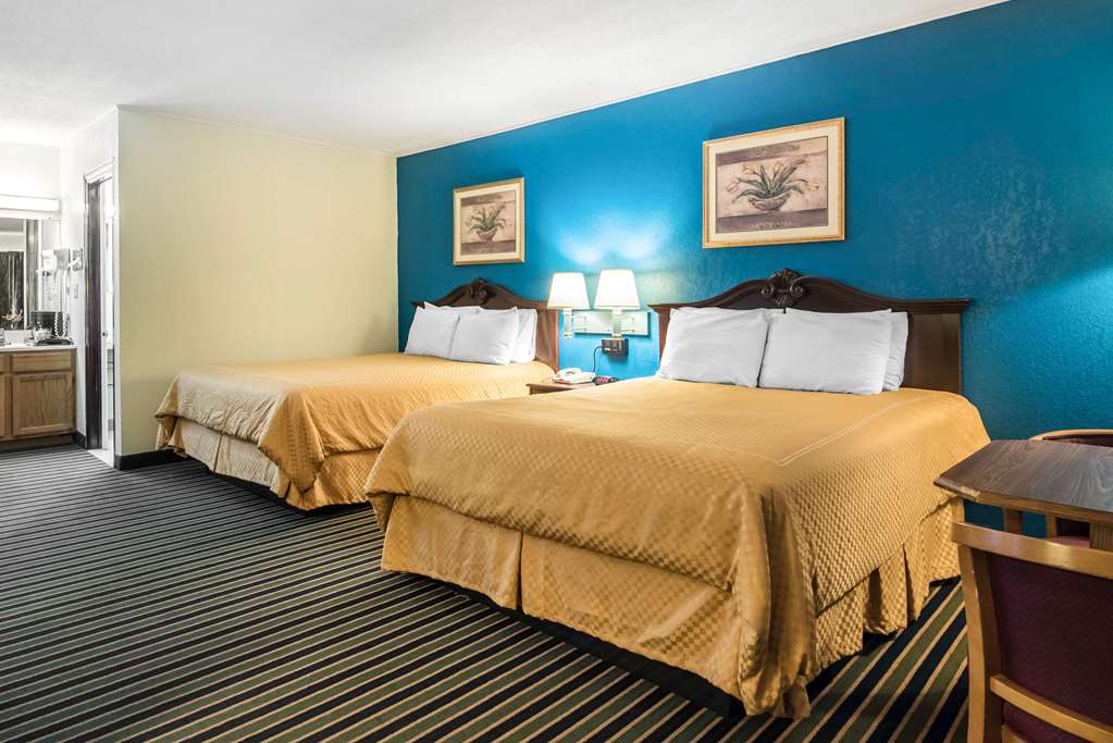 Econo Lodge Brattleboro South - photo 28