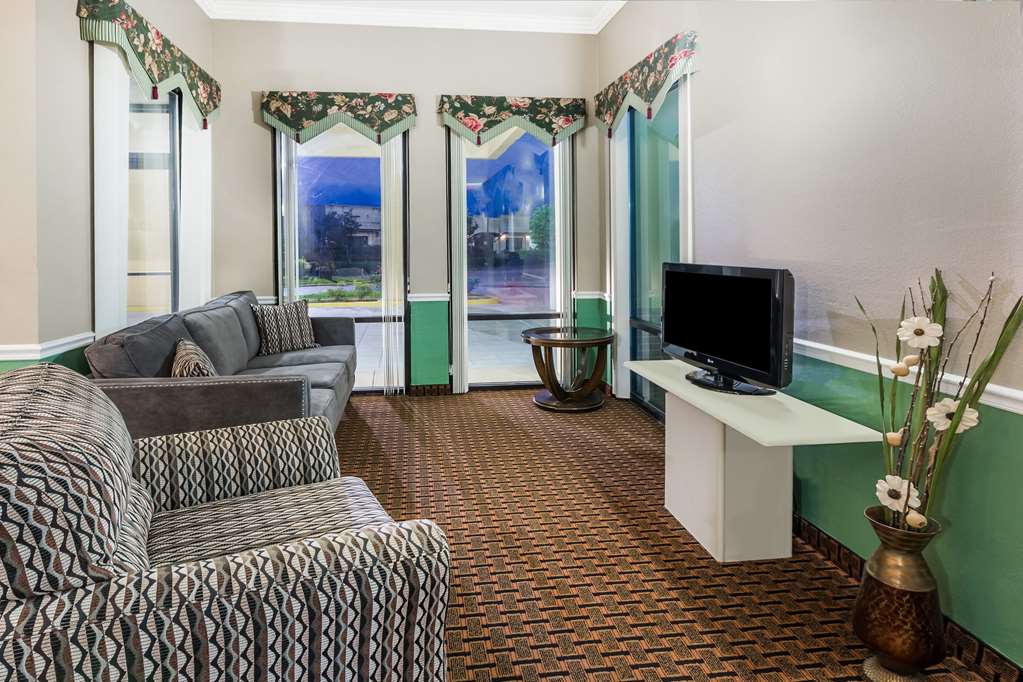 Super 8 by Wyndham Madison Ridgeland Area - photo 5