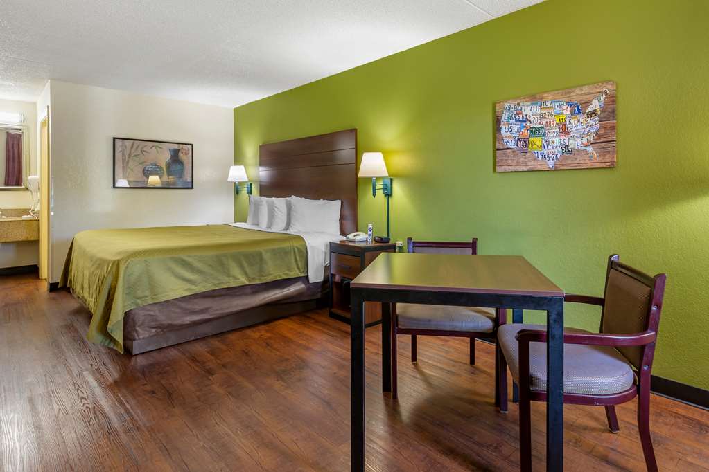 Econo Lodge Fayetteville I 95 - photo 18