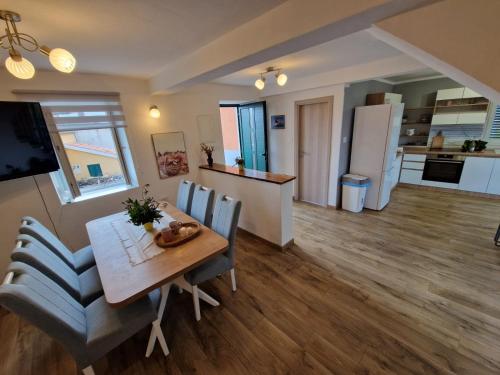 Lavanda apartman 2 — 4-Star Luxury Hotel in Cres, Croatia