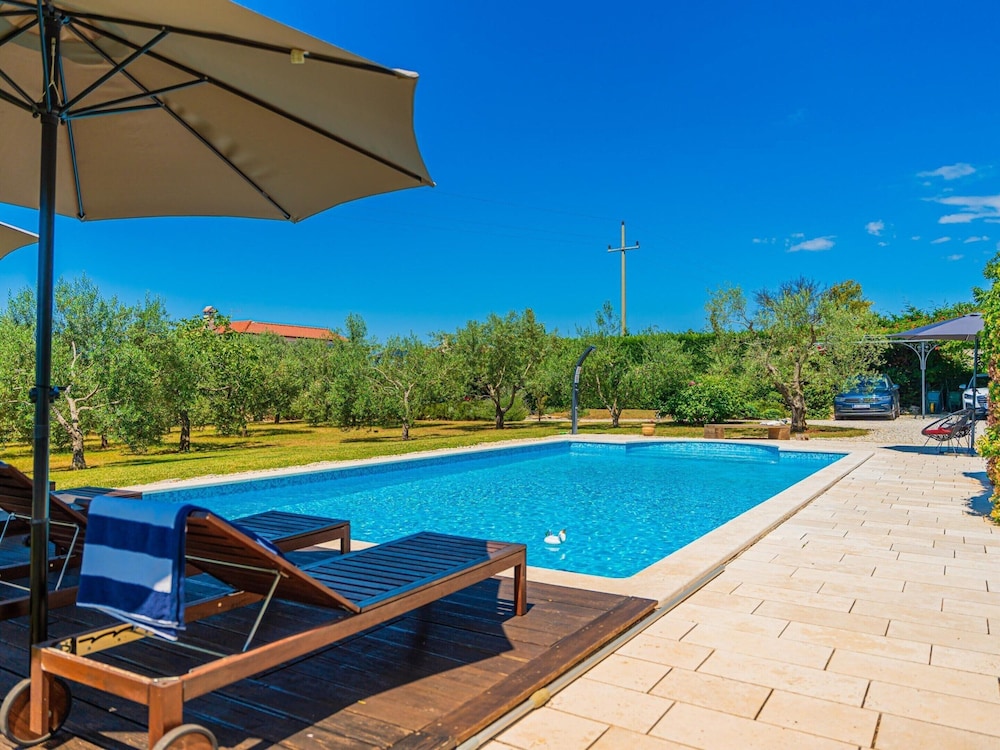 Villa Benka Istrian stone house — 4-Star Luxury Hotel in Tinjan, Croatia