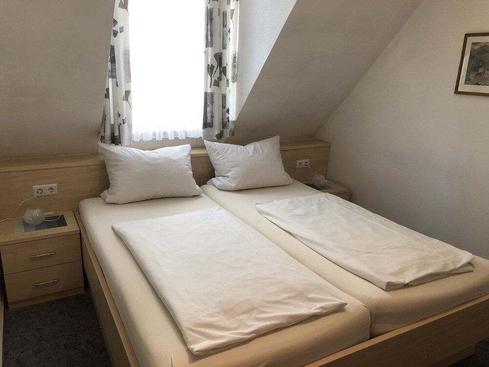 Cafe Hotel Altreuter — Noerdlingen — photo 2
