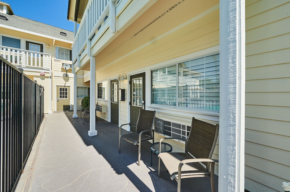 Geyserville Inn - photo 36