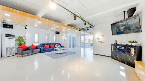 Daebudo the White Pool Villa — Ansan-Si — photo 4