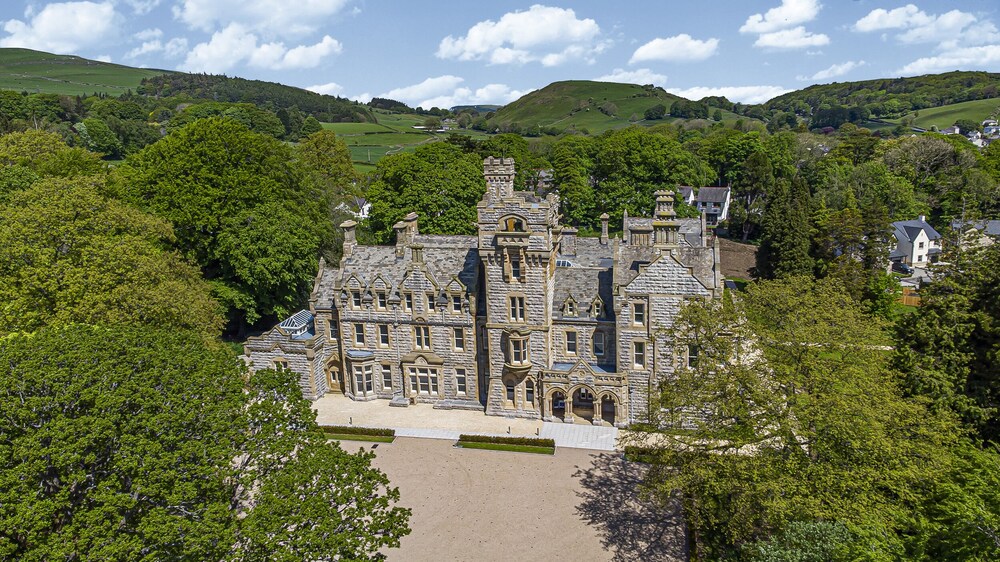 The Theobold Suite Stone Cross Mansion — 4-Star Luxury Hotel in Ulverston, United Kingdom
