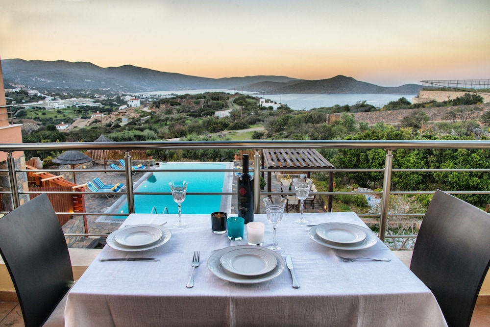 Glan Y Mor — 4-Star Luxury Hotel in Agios Nikolaos, Greece