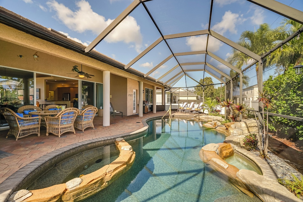Spacious Oasis w Lagoon Pool & Spa in Cape Coral - photo 27