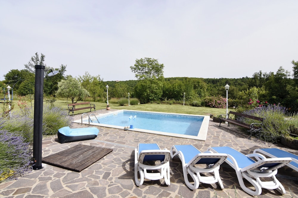 Vila Vesna — 4-Star Luxury Hotel in Groznjan, Croatia