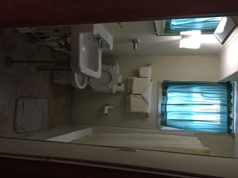 M & M Motel - photo 14