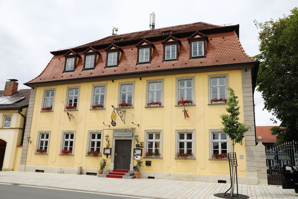 Hotel Goldener Adler — Hallstadt
