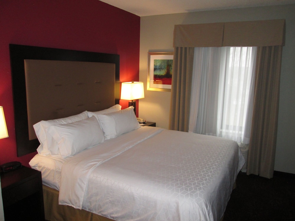 Holiday Inn Express Cloverdale by IHG - photo 42