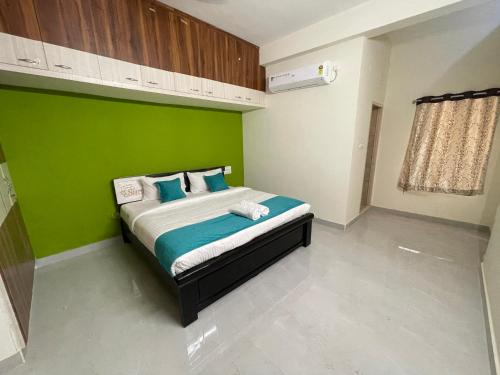 Sun Home Stays Spacious Rooms New Property Pleasant Location — 4-Star Luxury Hotel in Tirupati, India