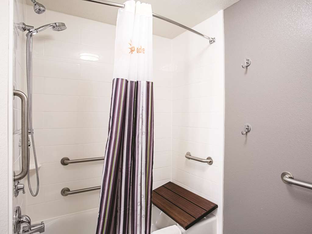 La Quinta Inn & Suites by Wyndham Baltimore N White Marsh - photo 29