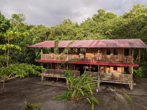 Paraiso Escondido - carbon neutral hotel in Bahia Solano