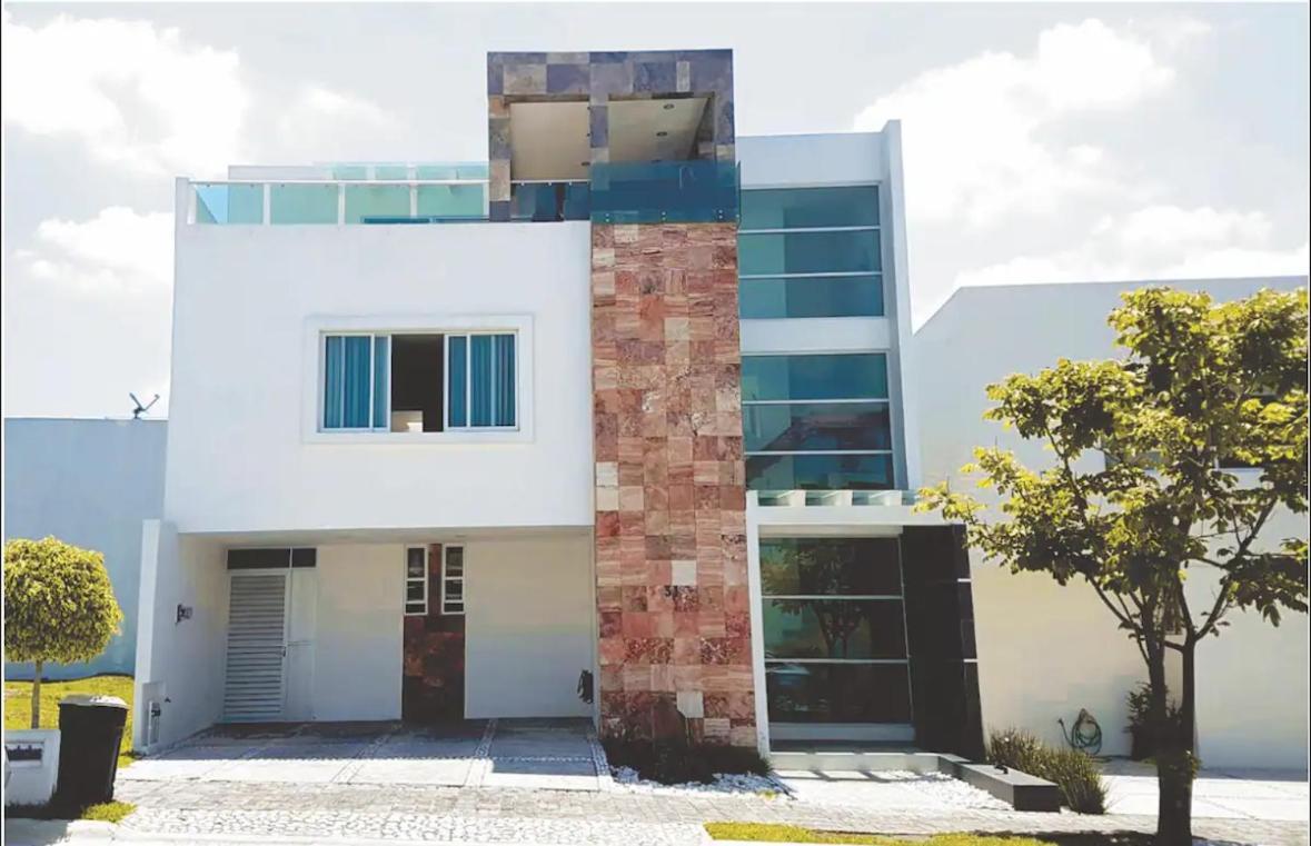 Casa Grande Comoda Y Con Seguridad Excelente Ubicacion — 4-Star Luxury Hotel in Puebla, Mexico