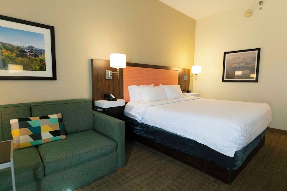 Hampton Inn Scranton at Montage Mountain - photo 8