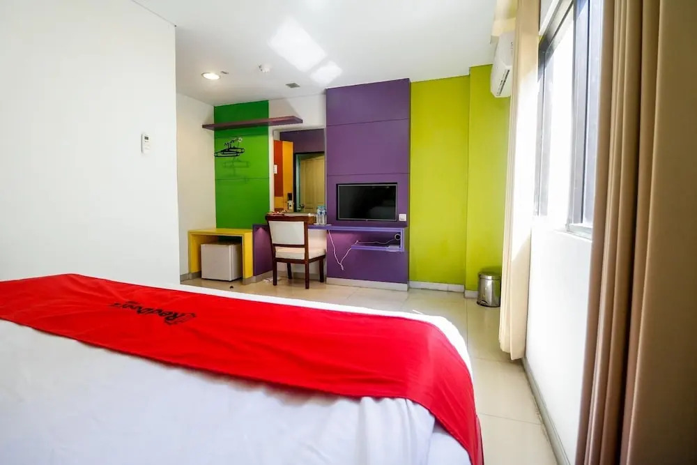 RedDoorz Plus near Universitas Lambung Mangkurat in Banjarmasin, Indonesia