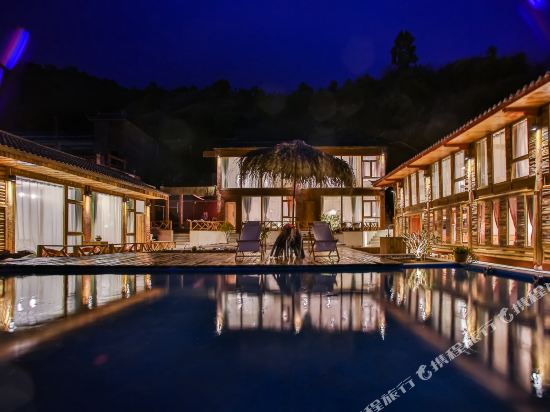 Rail Zhu Kiss Lu Gu Lake Inn in Yanjing, People's Republic of China