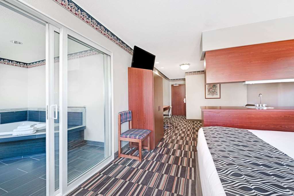 Microtel Inn & Suites by Wyndham Urbandale Des Moines - photo 10