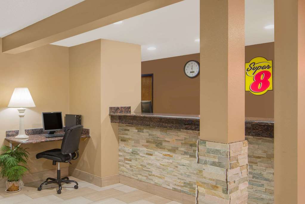 Super 8 by Wyndham Story City - photo 3