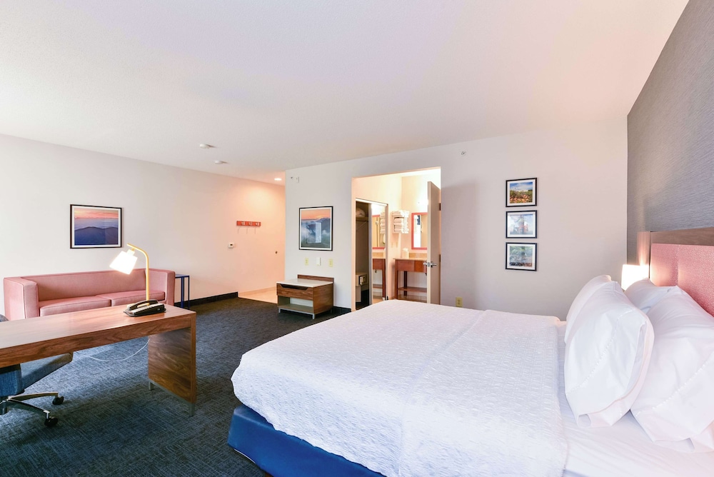 Hampton Inn & Suites Pittsburg CA - photo 44