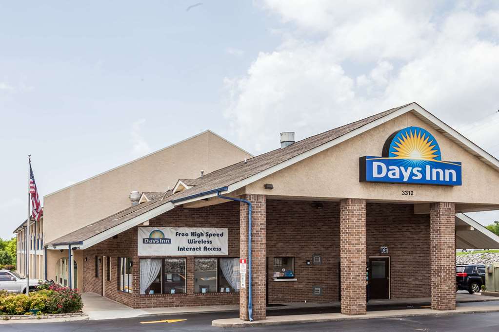 Days Inn by Wyndham Nashville North Opryland Area - photo 2