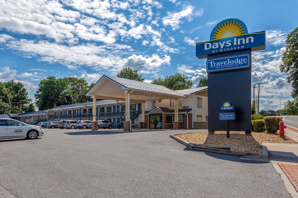 Travelodge By Wyndham Charles Town Harpers Ferry in Charles Town, United States