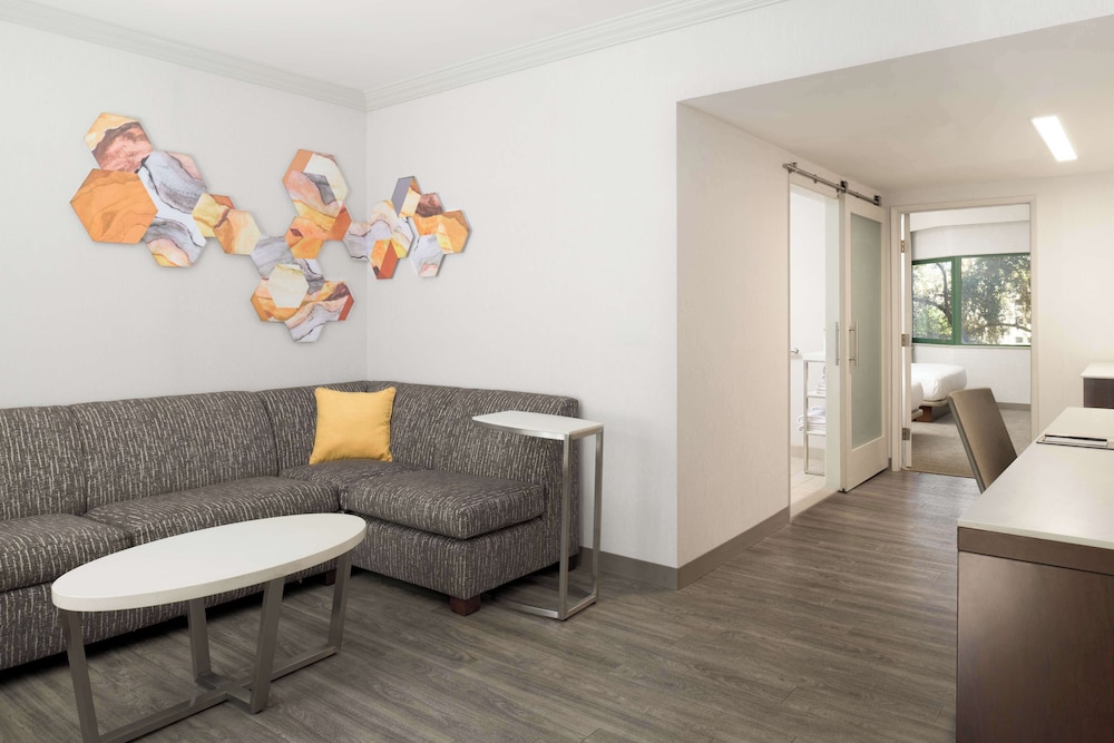 DoubleTree Suites by Hilton Phoenix - photo 23