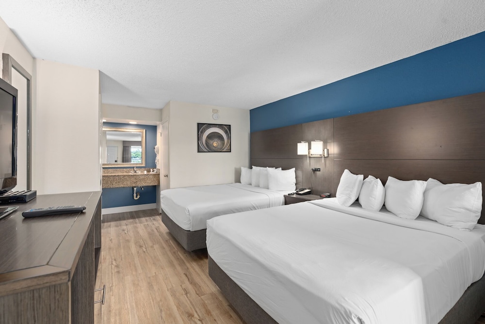 Baymont by Wyndham Orlando East - photo 4