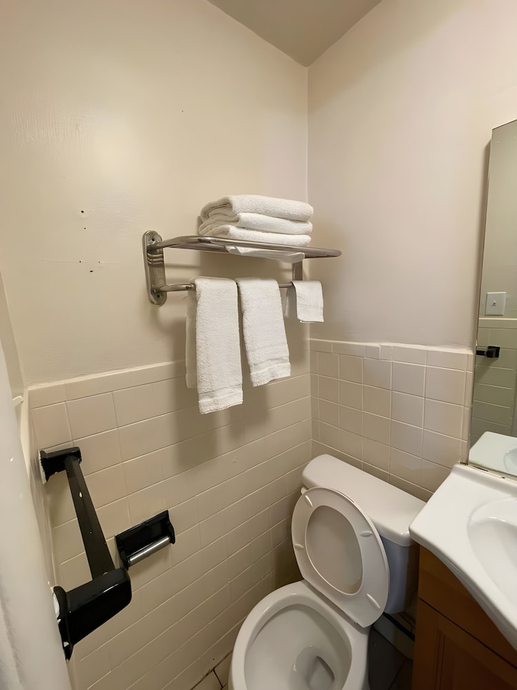Scottish Inns Middletown - photo 23