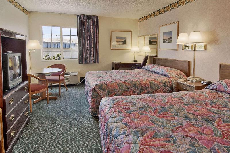 Days Inn by Wyndham Mt. Vernon - photo 4