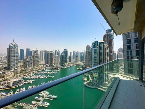 AWS Holiday Homes Unique Views at Damac Heights — 4-Star Luxury Hotel in Dubai, United Arab Emirates
