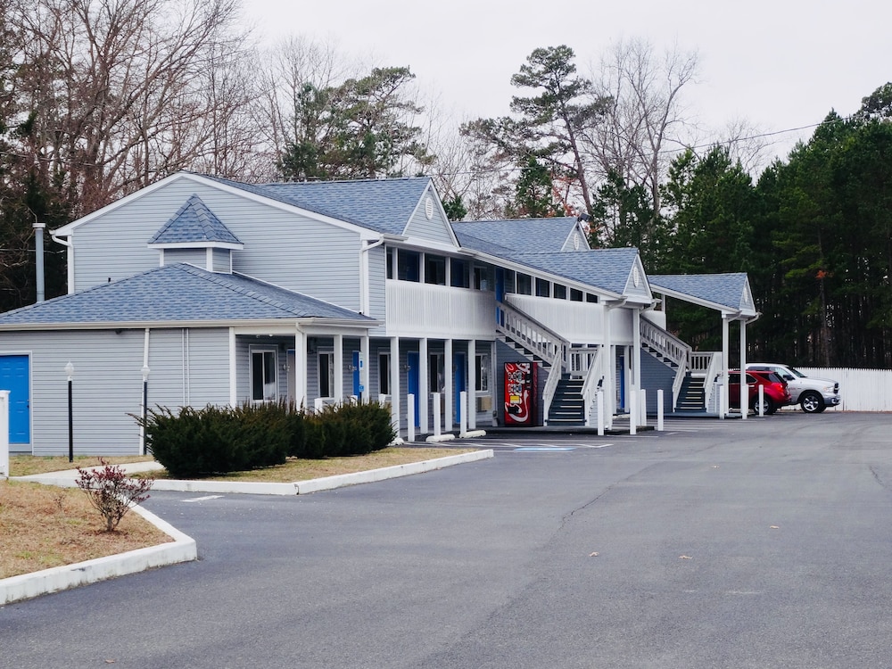 Village Inn and Suites - photo 32