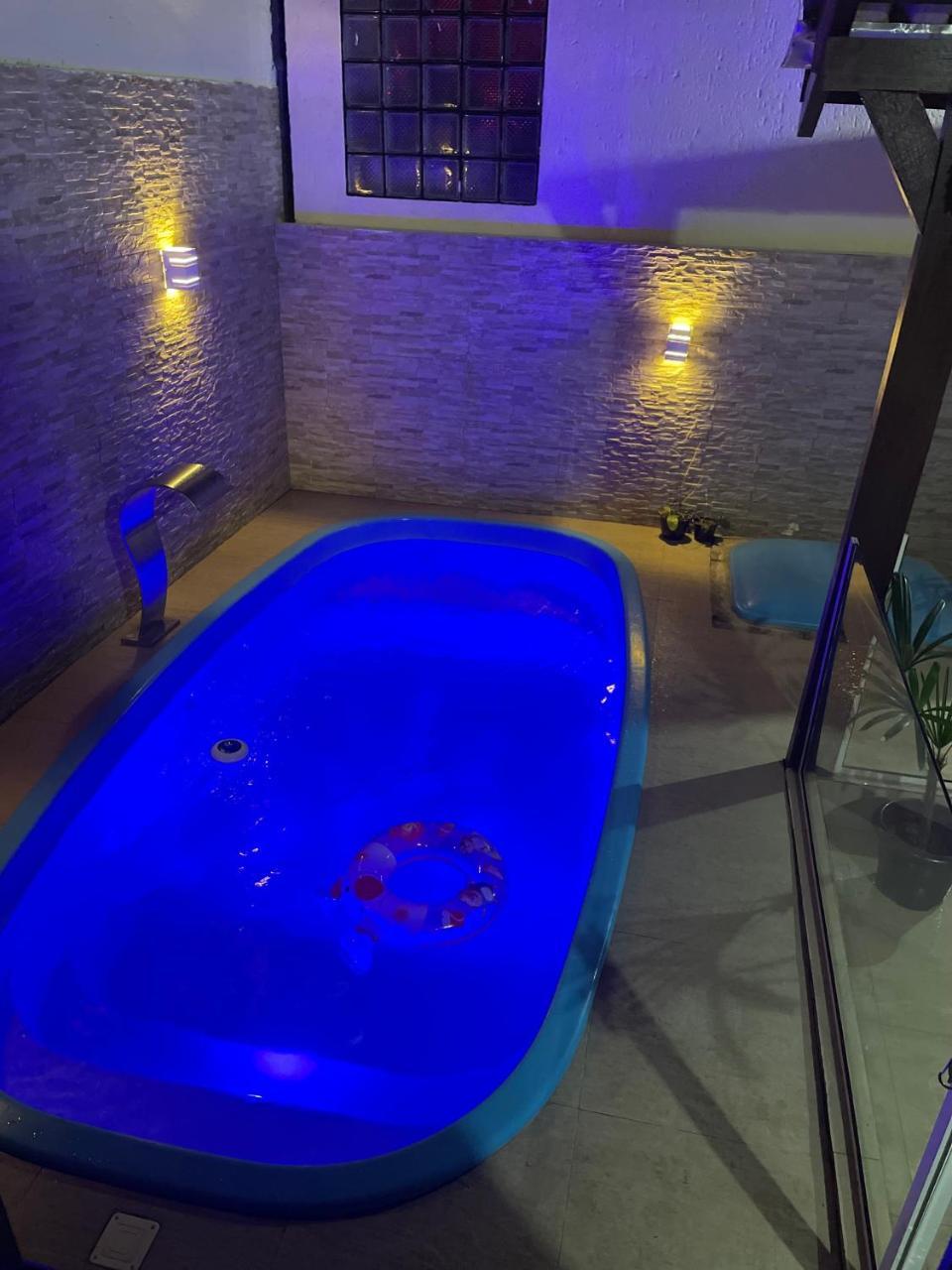 Sobrado Com Piscina No Santinho - last minute hotel in Florianopolis