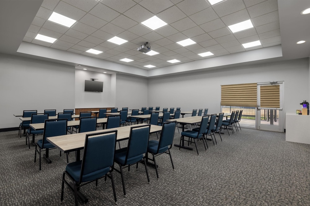 Spark by Hilton Artesia - photo 46