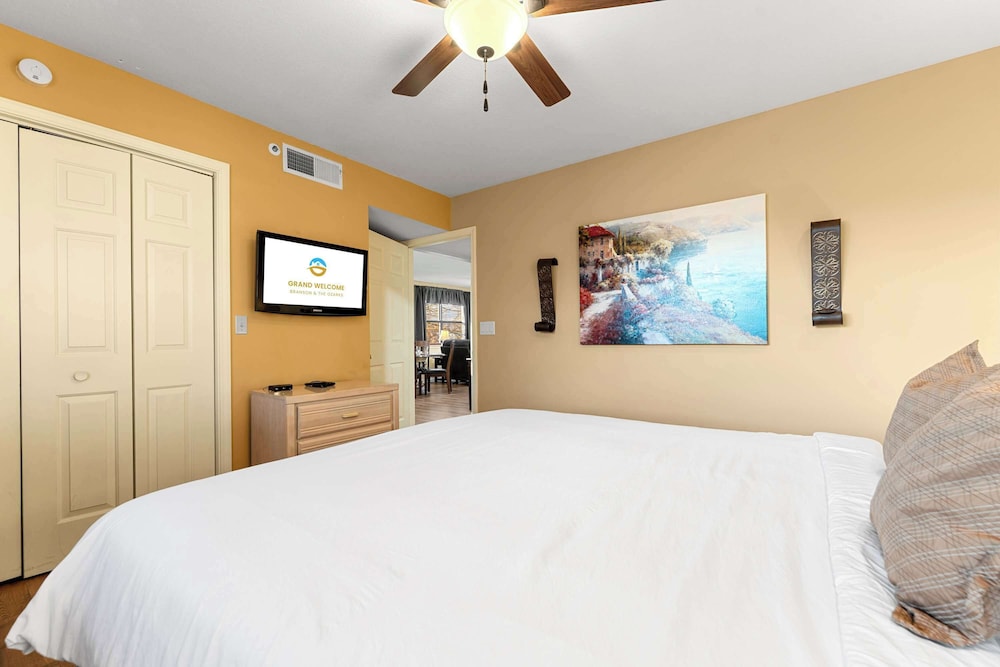 Golf Course Escape at the Point - last minute hotel in Branson