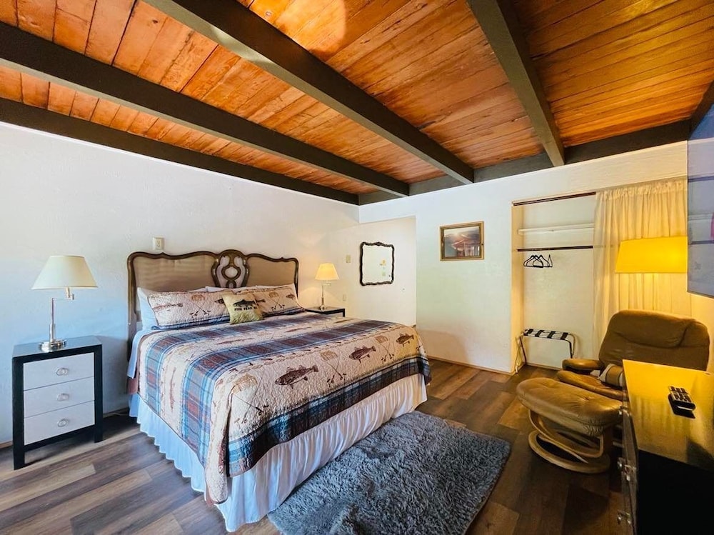 Riverfront Lodging - photo 8